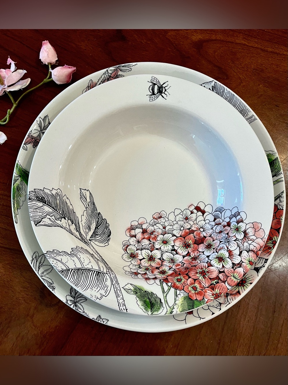 Edie Rose by Rachel Bilson HYDRANGEA Dinner Plate & Large Rim Soup Bowl Set